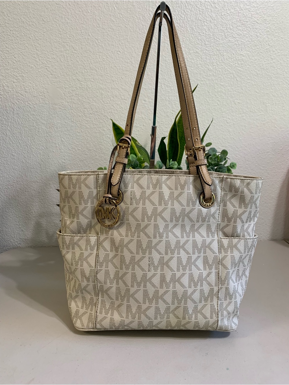 👜💕 Michael Kors Beige Signature MK Logo Tote with Tan Straps